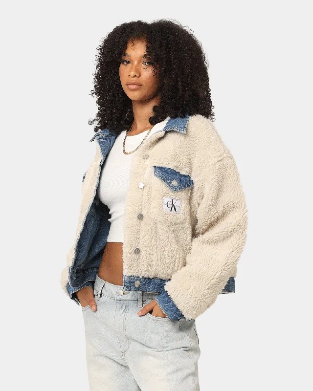 Calvin Klein Women's Reversible Sherpa Crop Denim Jacket Light Blue Zippered Front Buttoned Front Snap Front Calvin Klein Women's Reversible Sherpa Crop Denim Jacket Light Blue Zippered Front Buttoned Front Snap Front