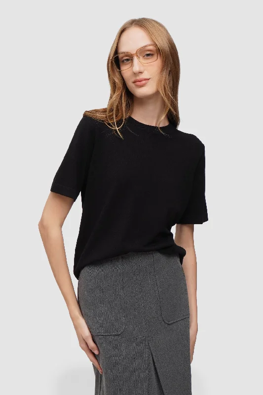 Ultimate Basics Knit Tee Front Pockets Side Pockets Patch Pockets
